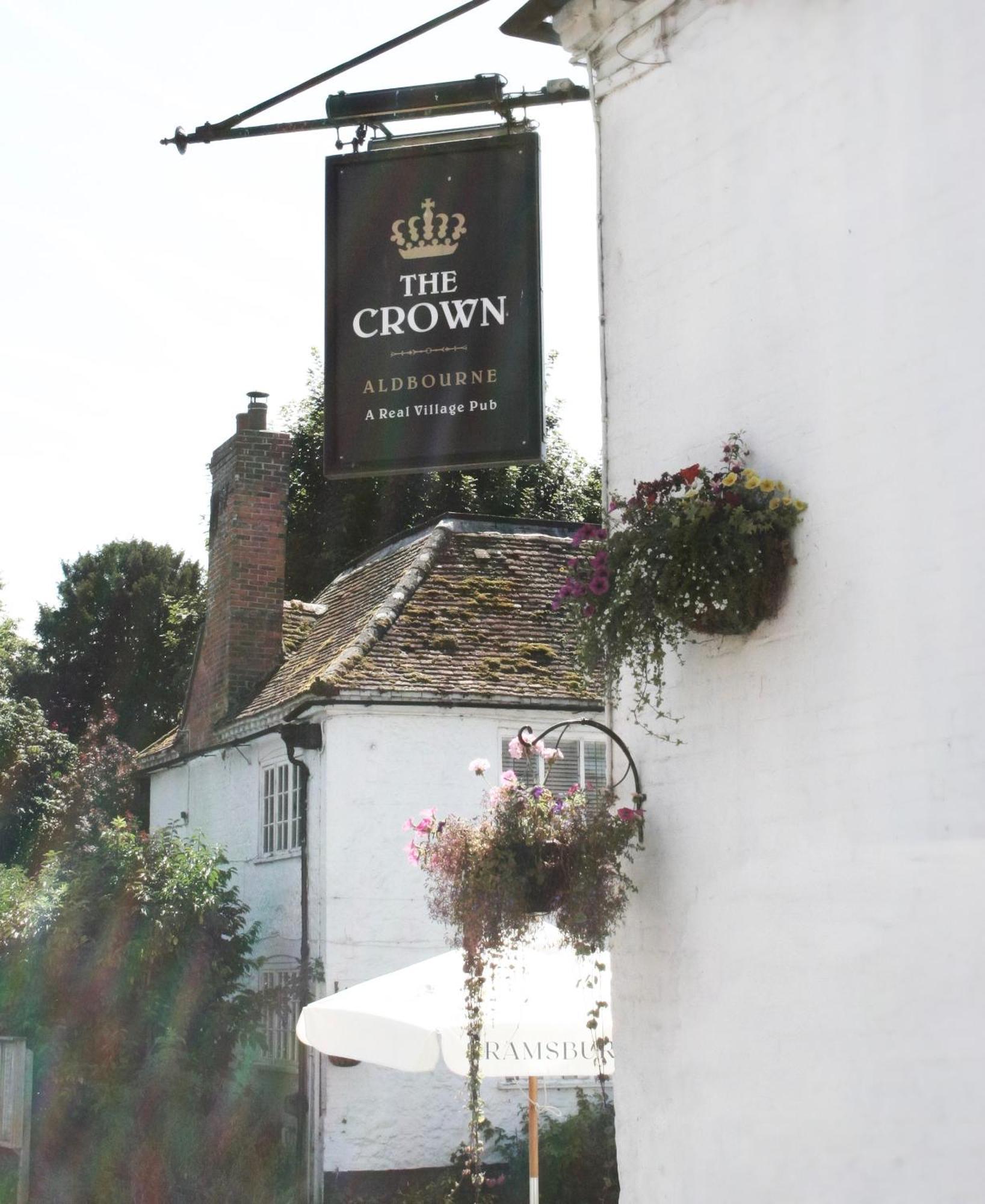 The Crown Aldbourne Hotel Exterior foto