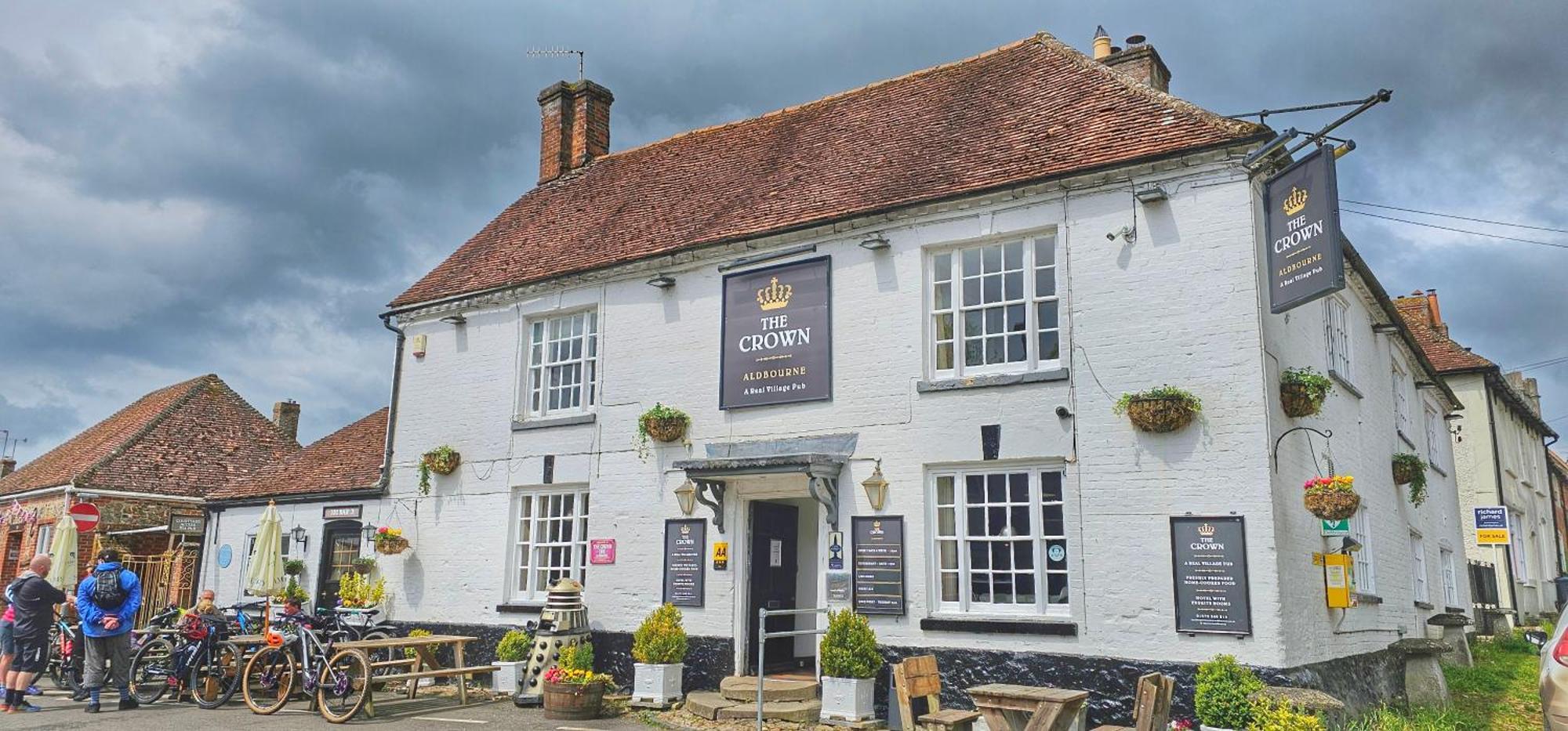 The Crown Aldbourne Hotel Exterior foto