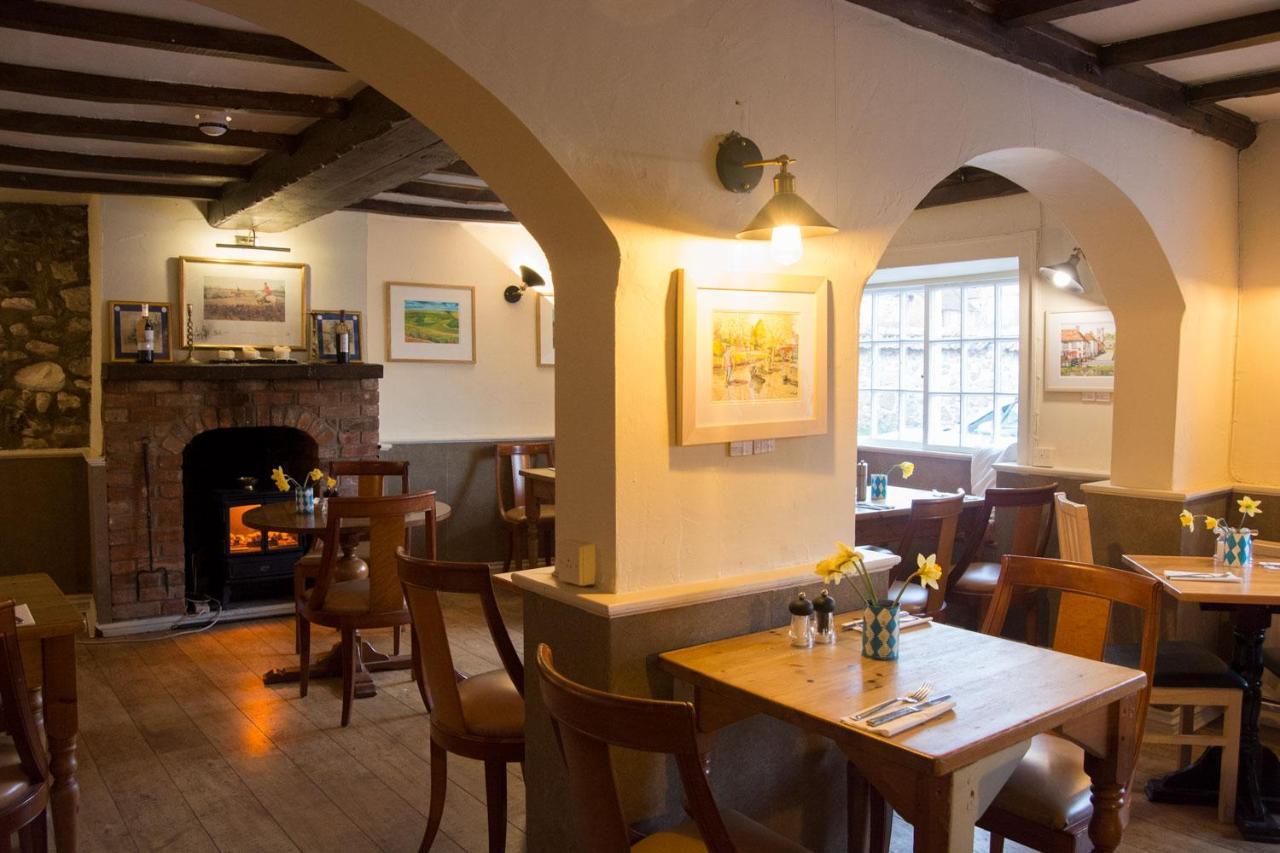 The Crown Aldbourne Hotel Exterior foto